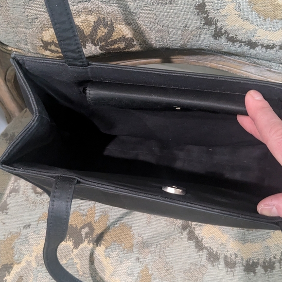 Kate Spade black bag. 11" x 7.5" x 5" - Picture 9 of 10